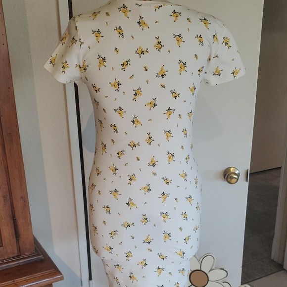 Forever 21 White Sheath Mini Dress with Crew Neck - Picture 5 of 8